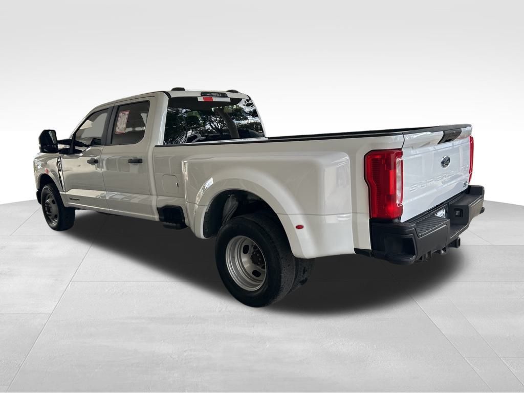 2023 Ford F-350 XL photo 3