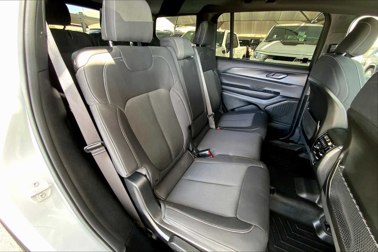 2024 Jeep Grand Cherokee Laredo X photo 17