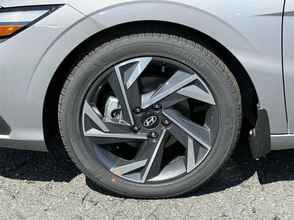 2025 Hyundai Elantra SEL Sport photo 11