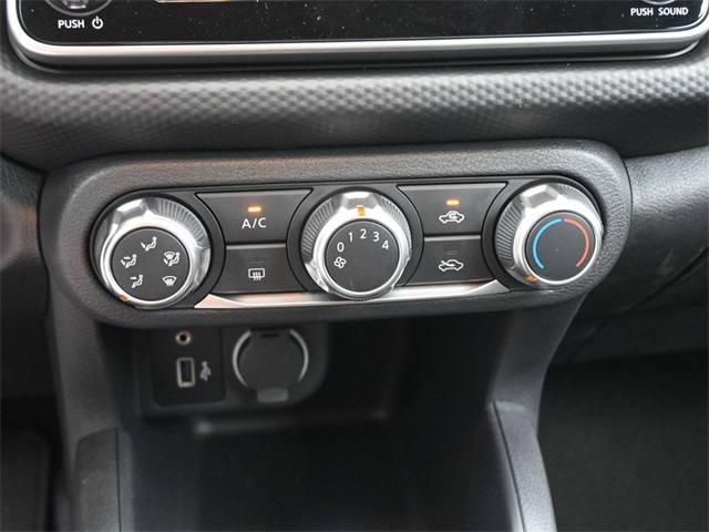 2025 Nissan Kicks Play S photo 4