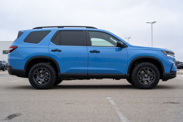 2025 Honda Pilot TrailSport photo 8