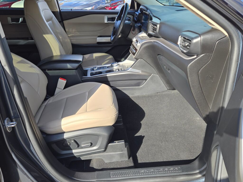 2022 Ford Explorer XLT photo 3