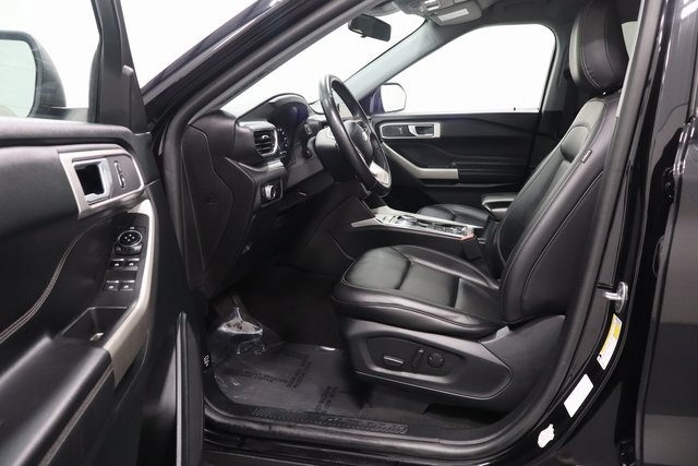 2023 Ford Explorer XLT photo 9