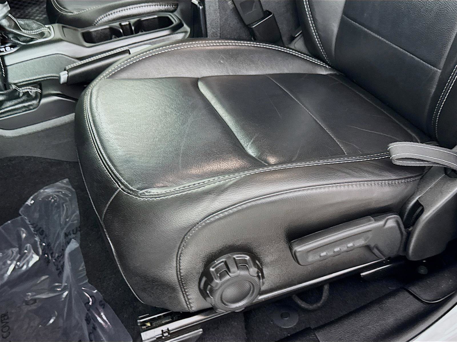 2020 Jeep Wrangler Unlimited Sahara photo 18