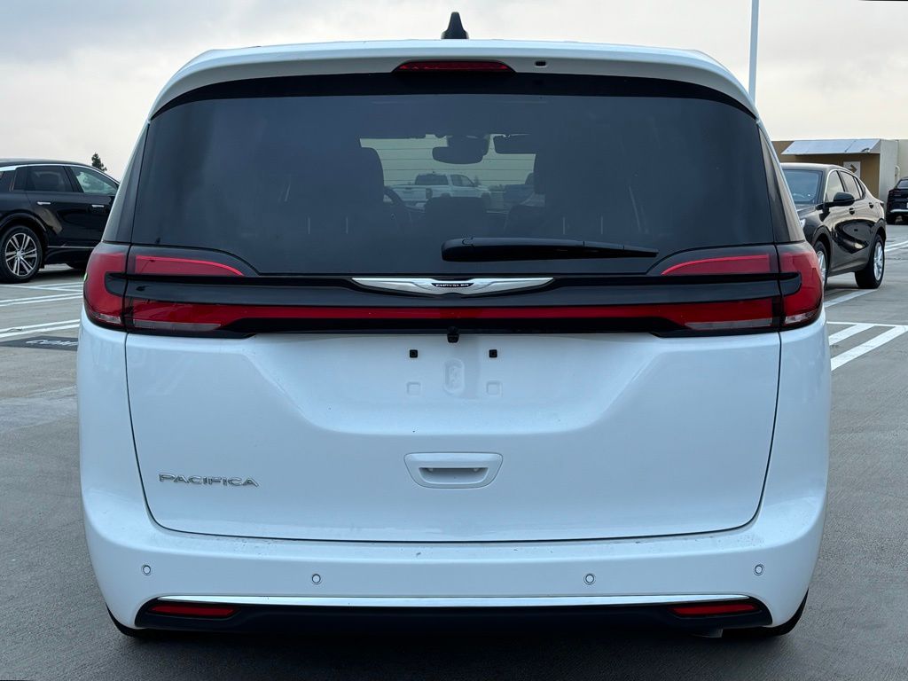 2026 Chrysler Pacifica photo 6
