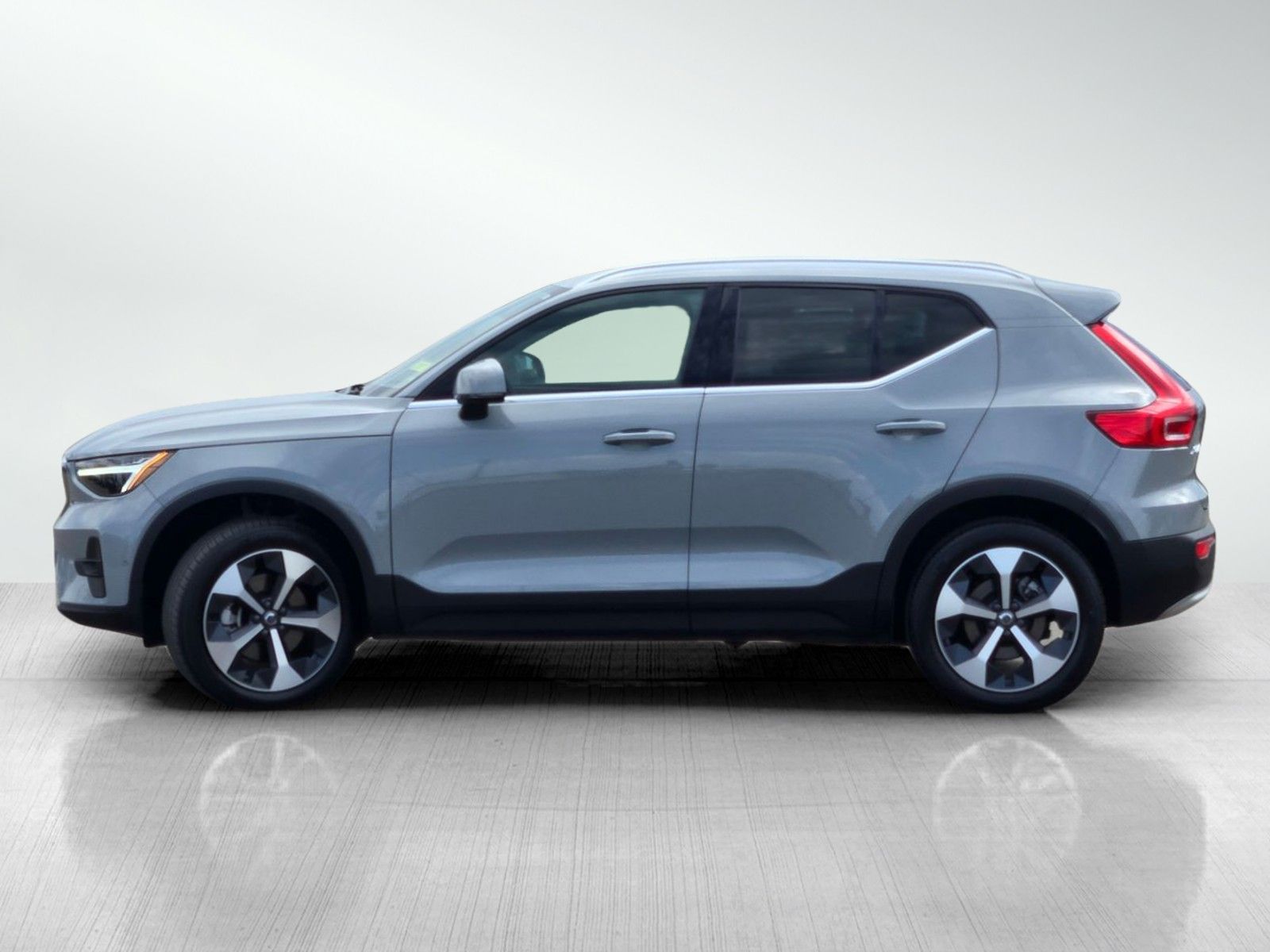 2024 Volvo XC40 AWD Plus photo 6