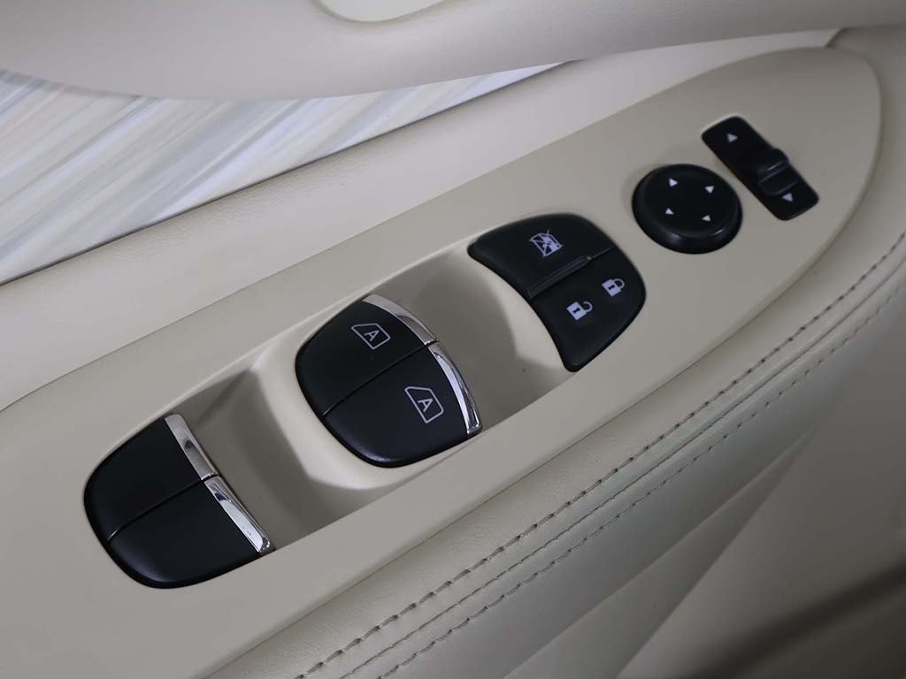 2015 Nissan Murano SL photo 35