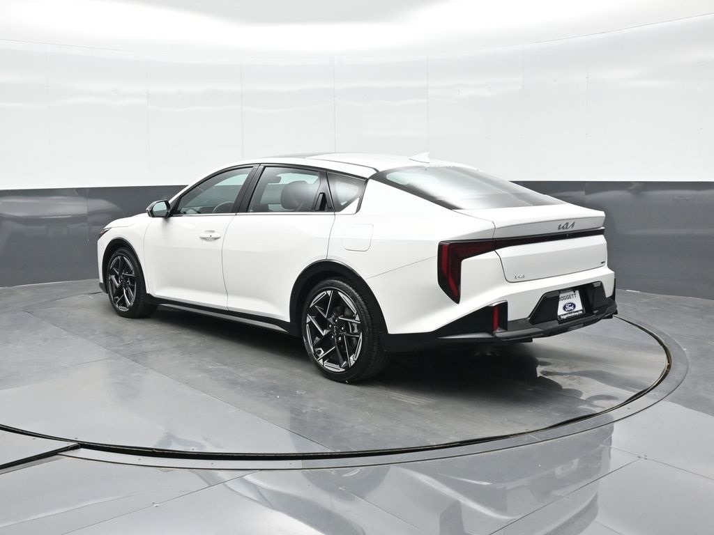 2025 Kia K4 GT-Line photo 3