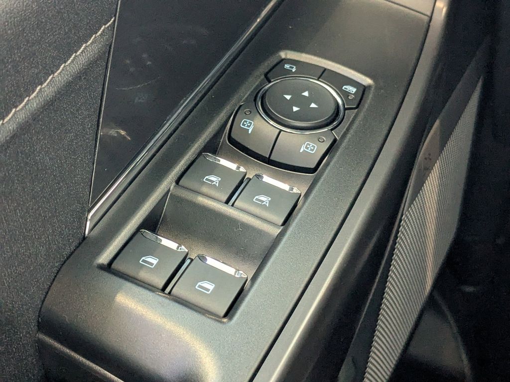 2025 Ford F-150 Lariat photo 13