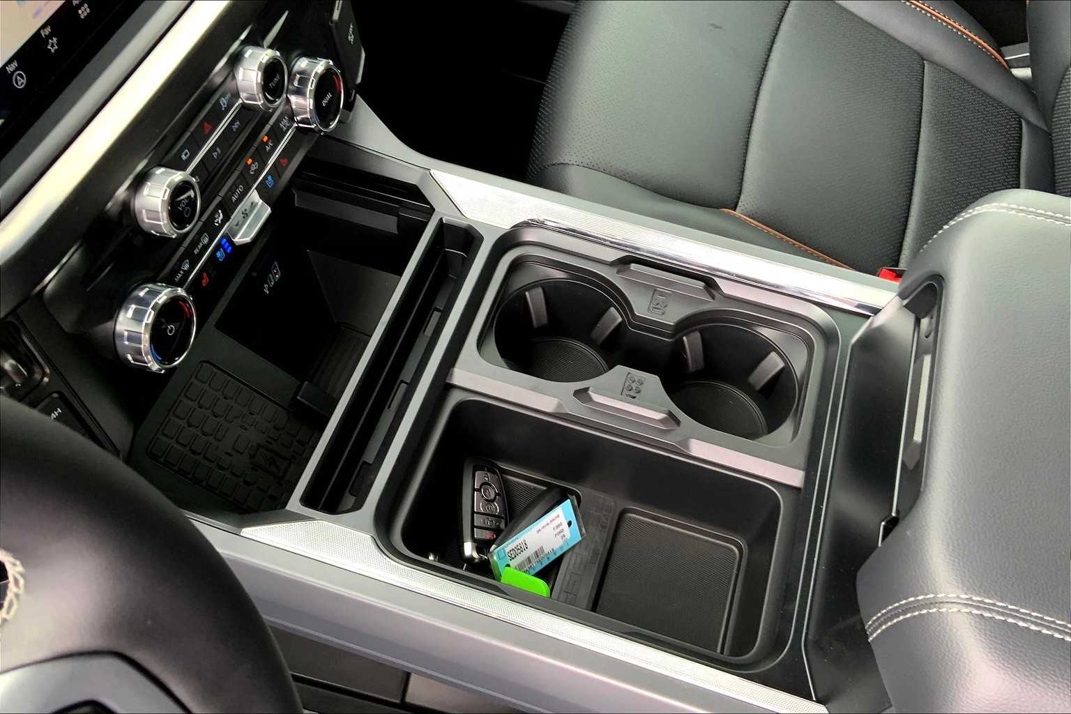 2025 Ford F-350 Lariat photo 8