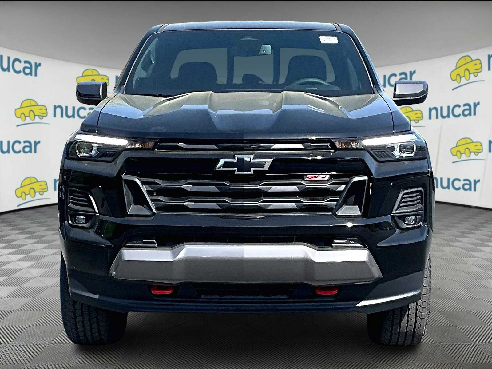 2025 Chevrolet Colorado Z71 photo 2