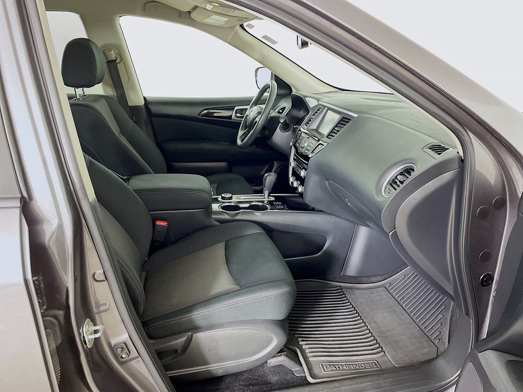 2017 Nissan Pathfinder SV photo 27