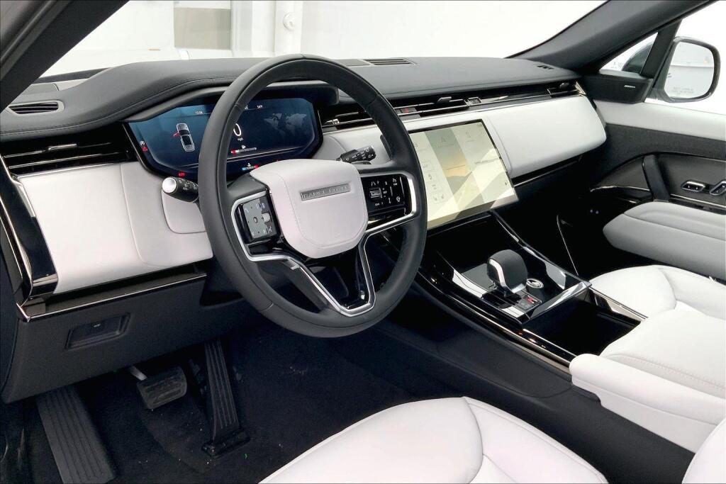 2025 Land Rover Range Rover Sport P360 S photo 3