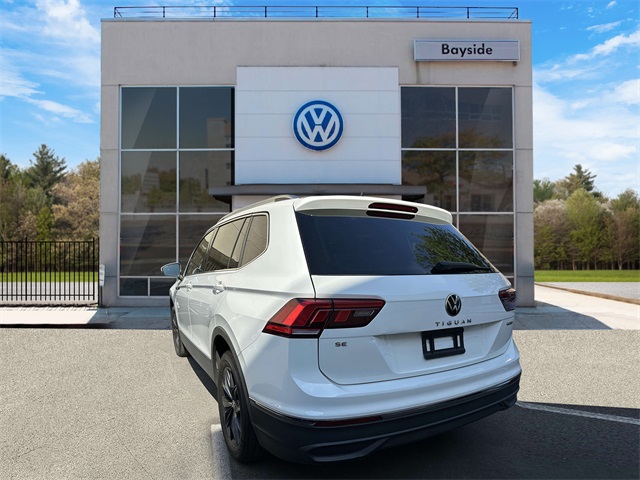 2022 Volkswagen Tiguan SE photo 2