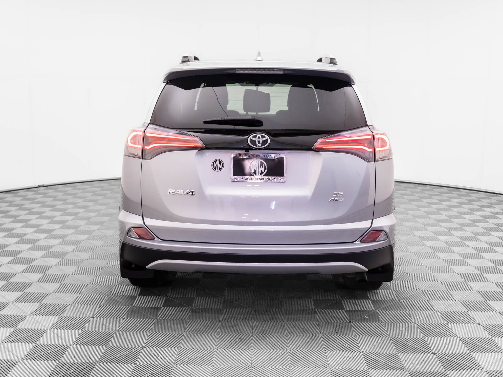 2016 Toyota RAV4 SE photo 2