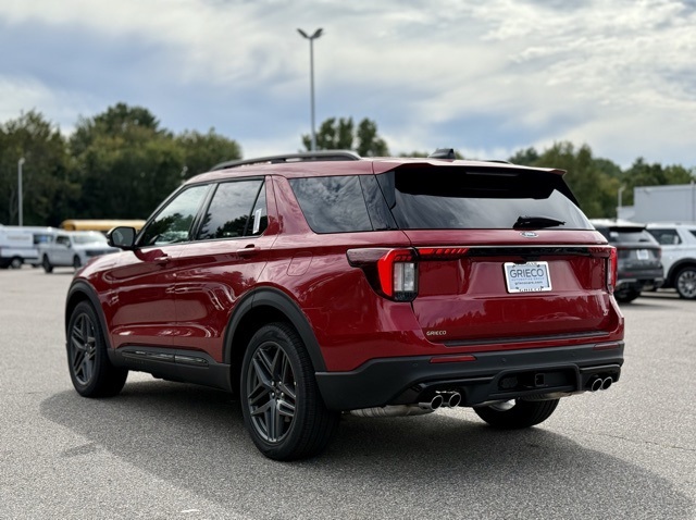 2025 Ford Explorer ST photo 7