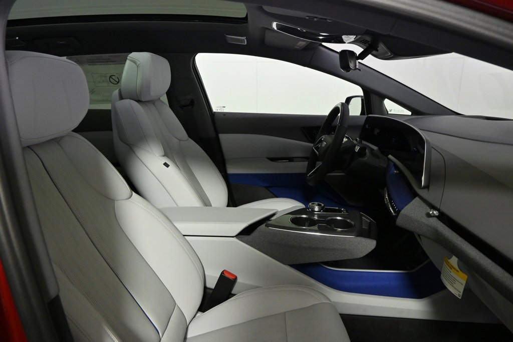 2025 Cadillac Optiq Luxury photo 15