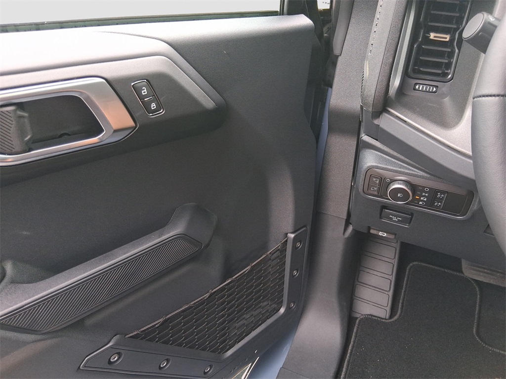 2025 Ford Bronco Badlands photo 11