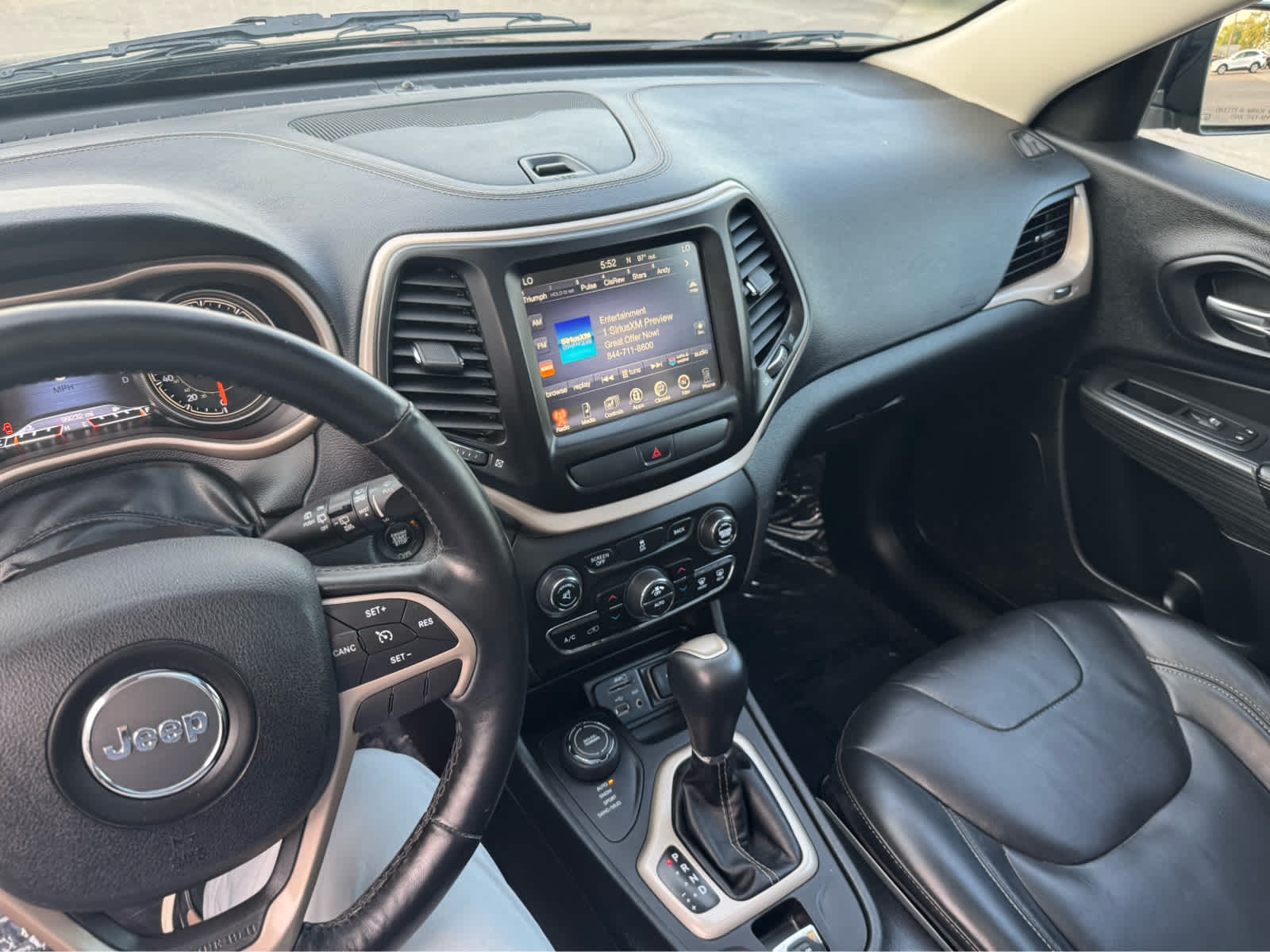 2017 Jeep Cherokee High Altitude photo 27