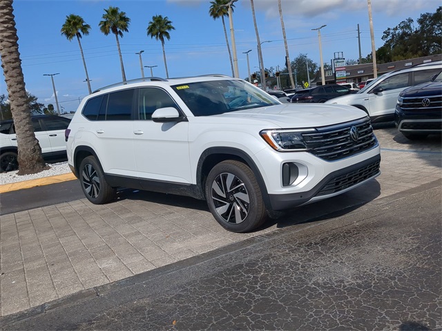 2025 Volkswagen Atlas SEL photo 2