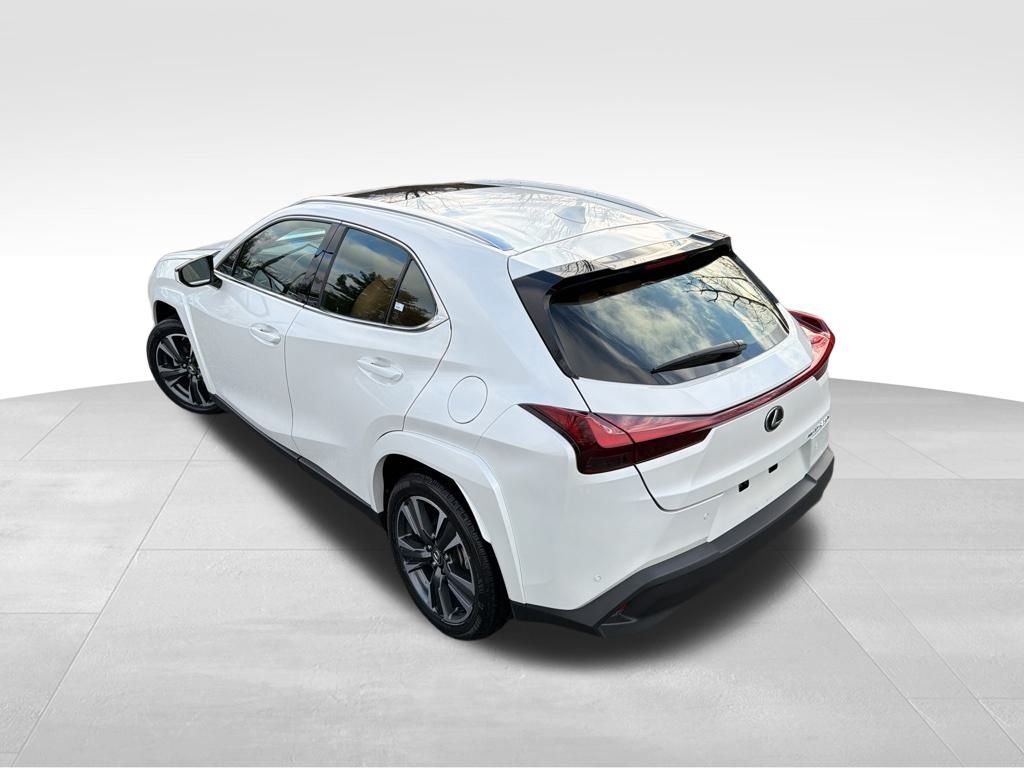 2024 Lexus UX 250h Premium photo 4