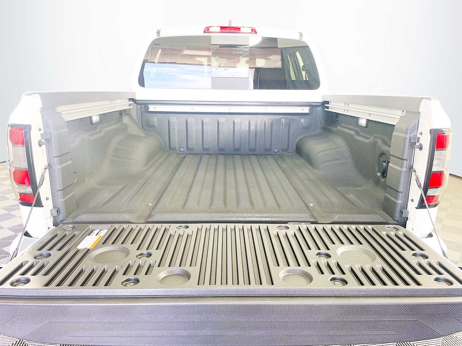 2025 Nissan Frontier SV photo 20
