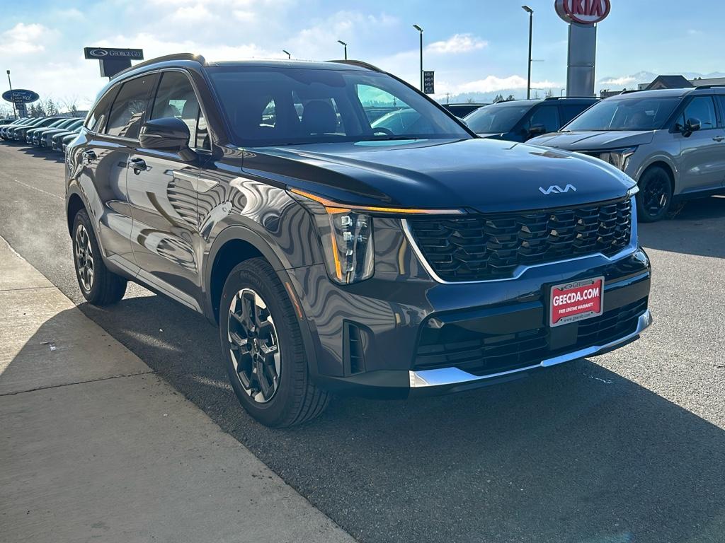 2025 Kia Sorento S photo 3
