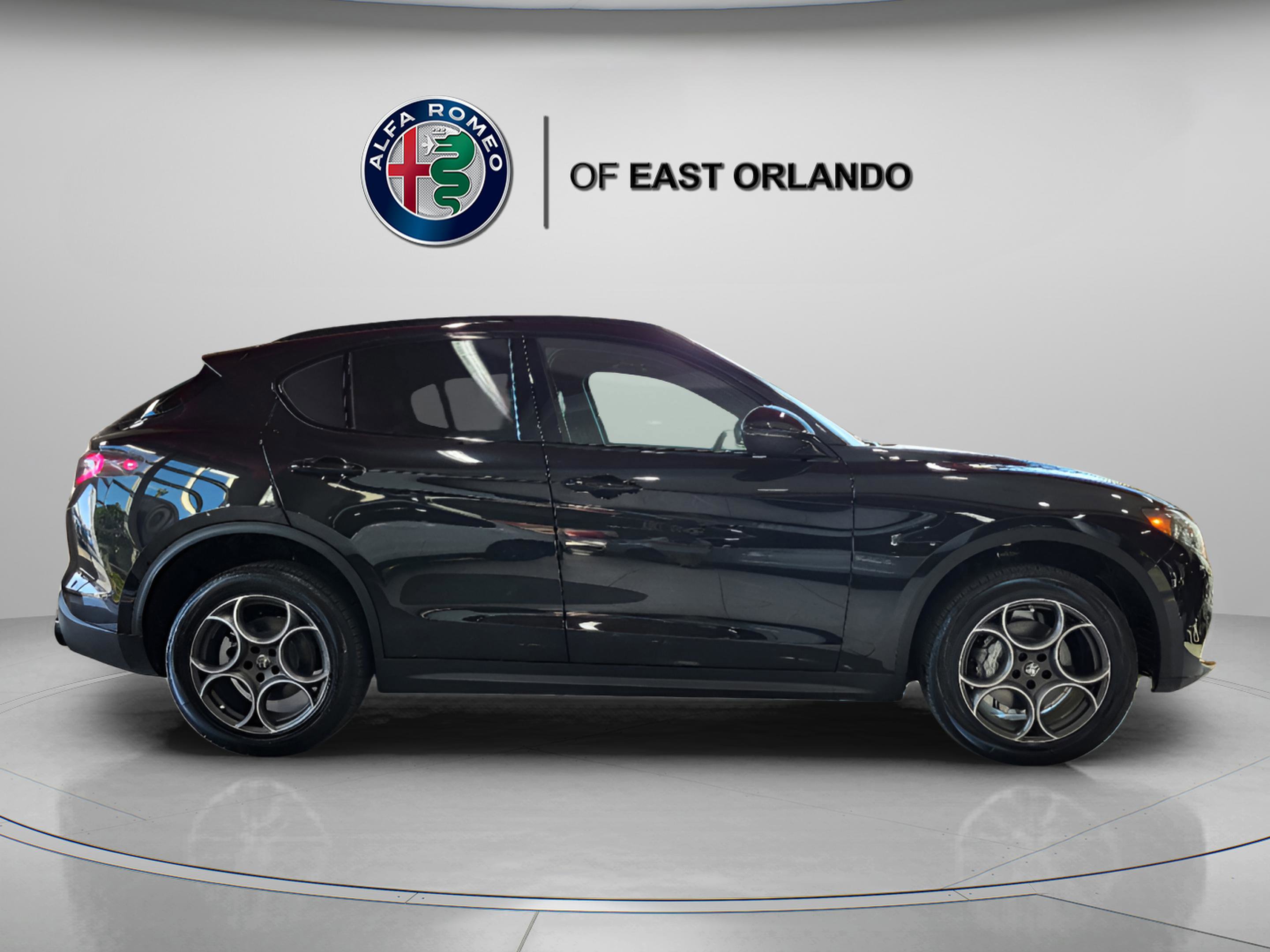 2025 Alfa Romeo Stelvio Base