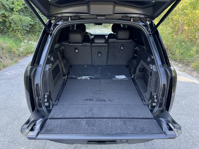 2025 Land Rover Range Rover SE photo 7