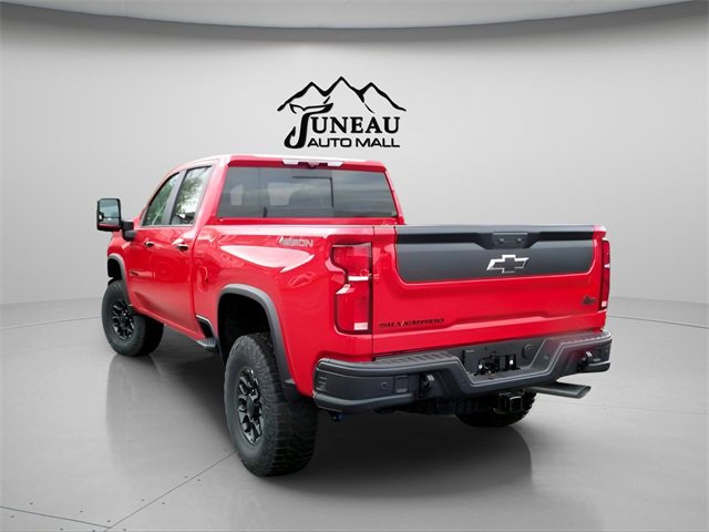 2025 Chevrolet Silverado 2500HD ZR2 photo 3