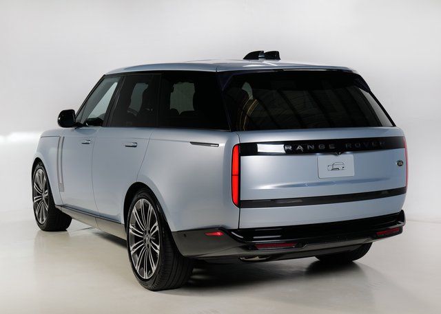 2023 Land Rover Range Rover SE photo 29