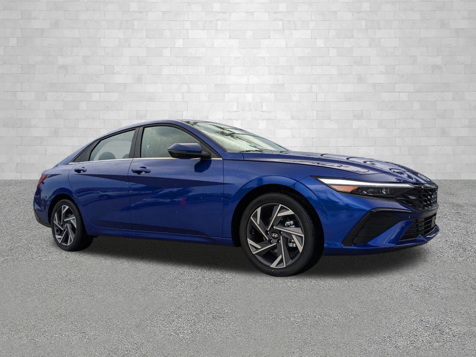 2025 Hyundai Elantra Limited photo 2