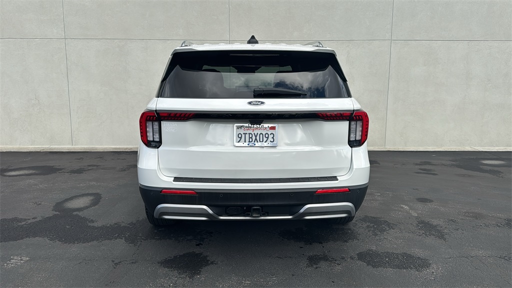 2025 Ford Explorer Platinum photo 2