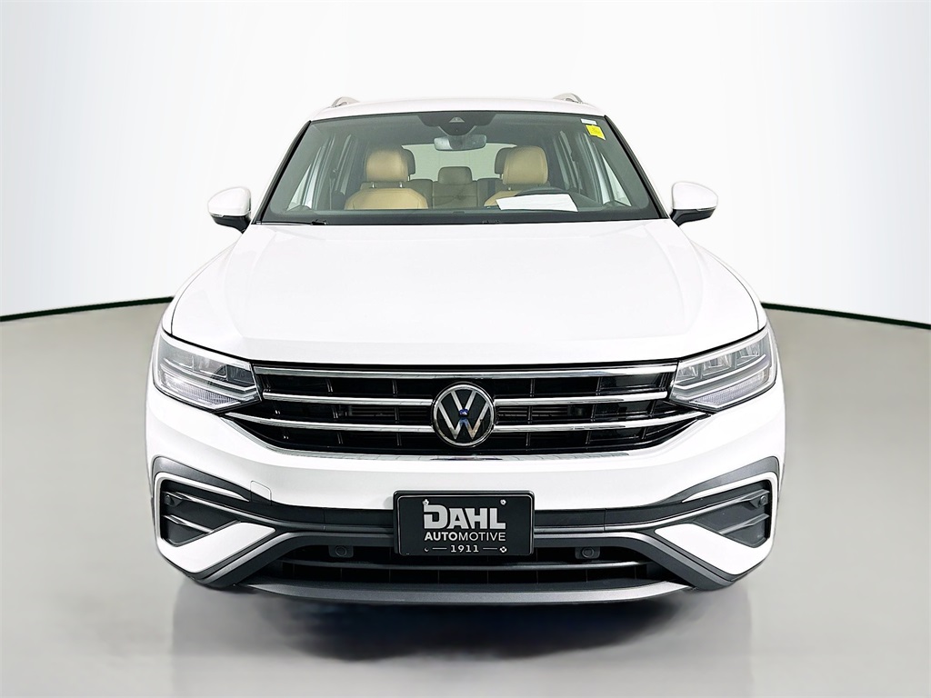 2023 Volkswagen Tiguan SE photo 2
