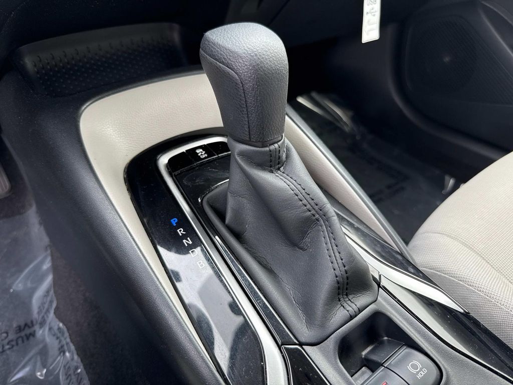 2022 Toyota Corolla LE photo 29