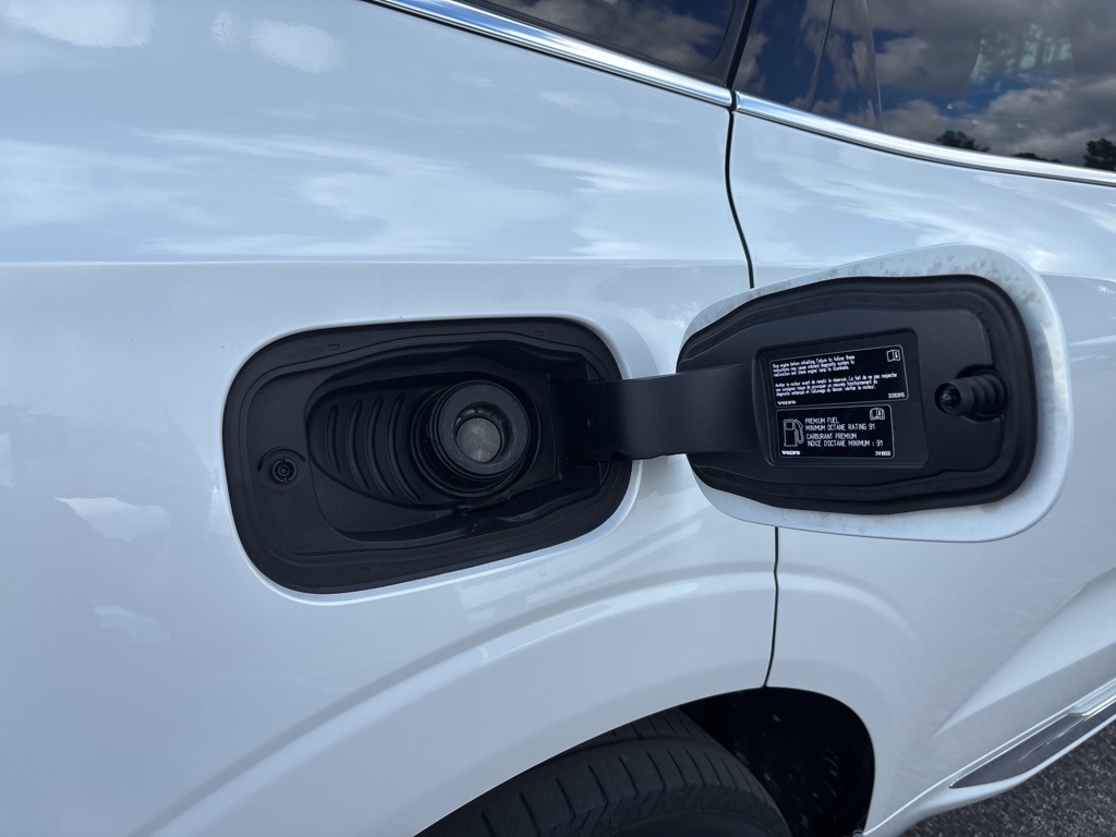 2022 Volvo XC60 B5 Inscription photo 12
