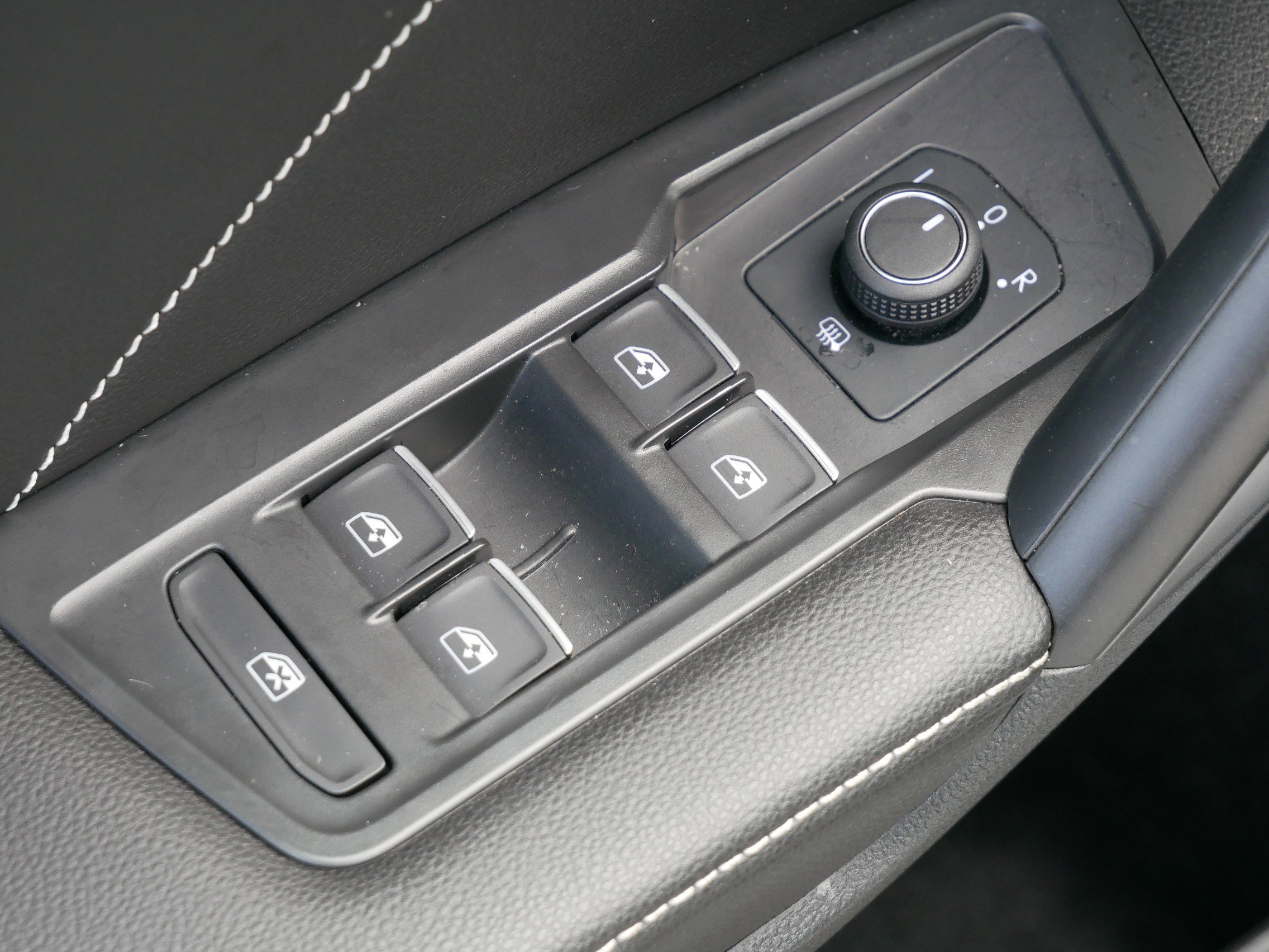 2022 Volkswagen Tiguan SE photo 19