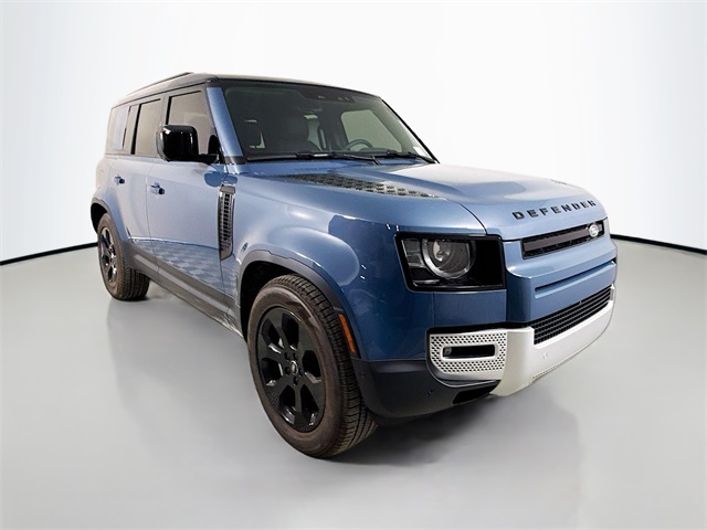 2025 Land Rover Defender 110 S photo 3