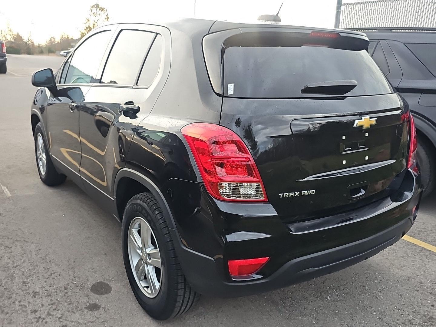 2022 Chevrolet Trax LS photo 4