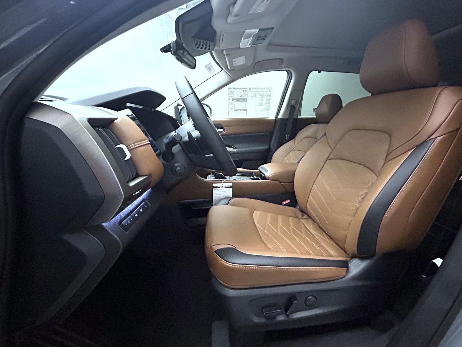 2025 Nissan Pathfinder Platinum photo 9