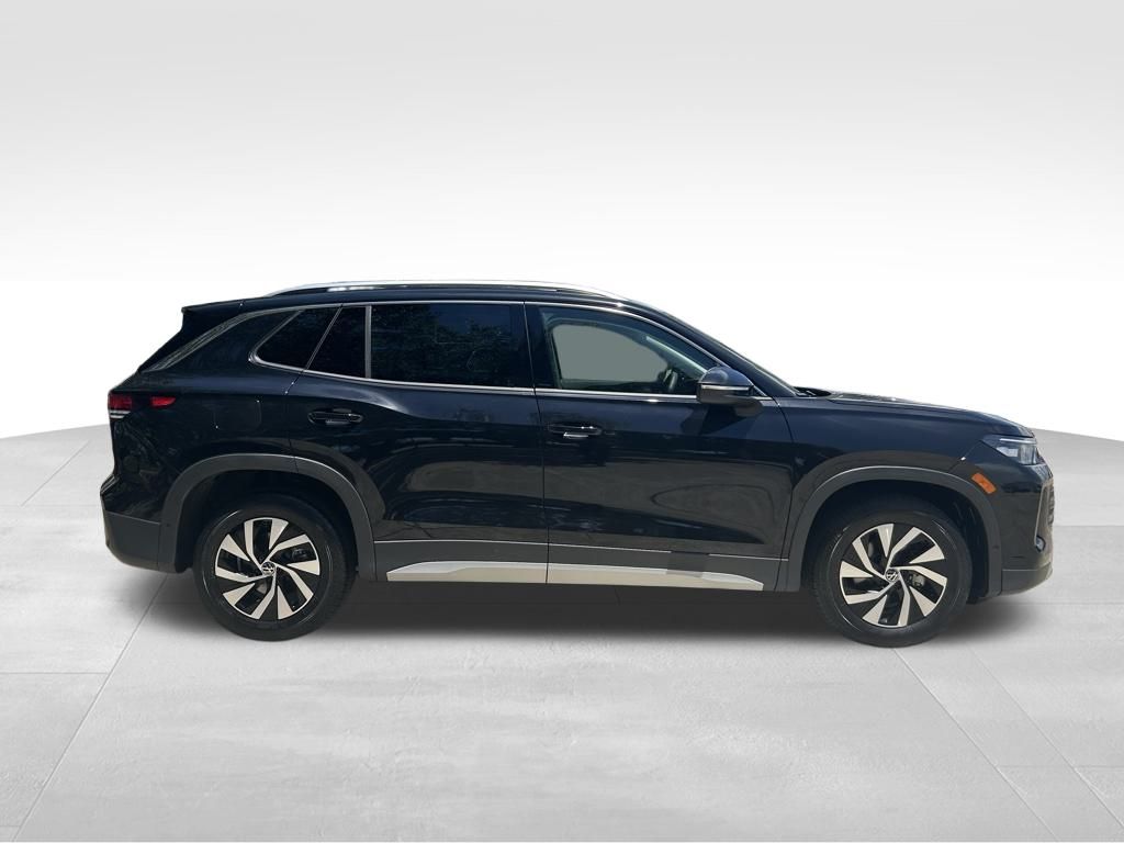2025 Volkswagen Tiguan S photo 2