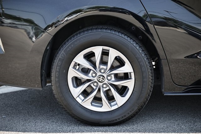 2024 Toyota Sienna XLE photo 6