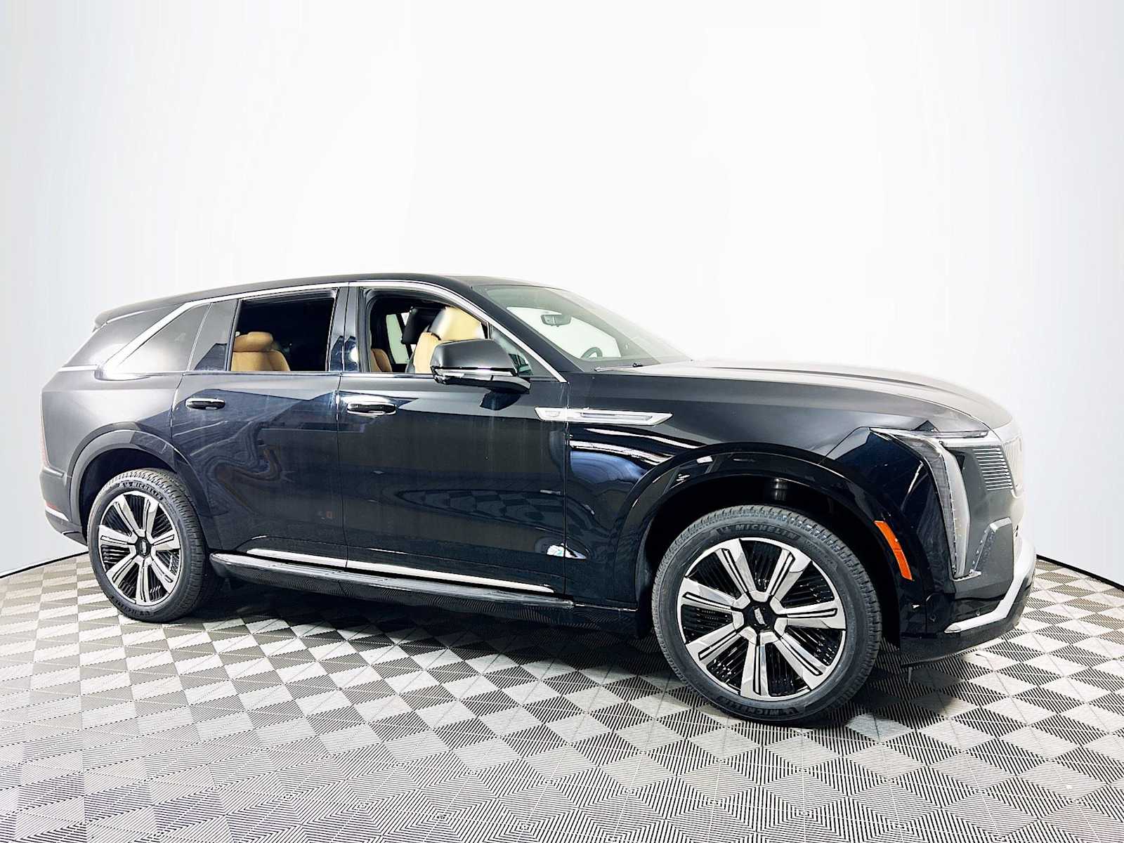 2025 Cadillac Escalade IQ Luxury photo 2