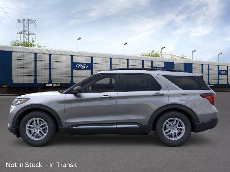 2025 Ford Explorer photo 4