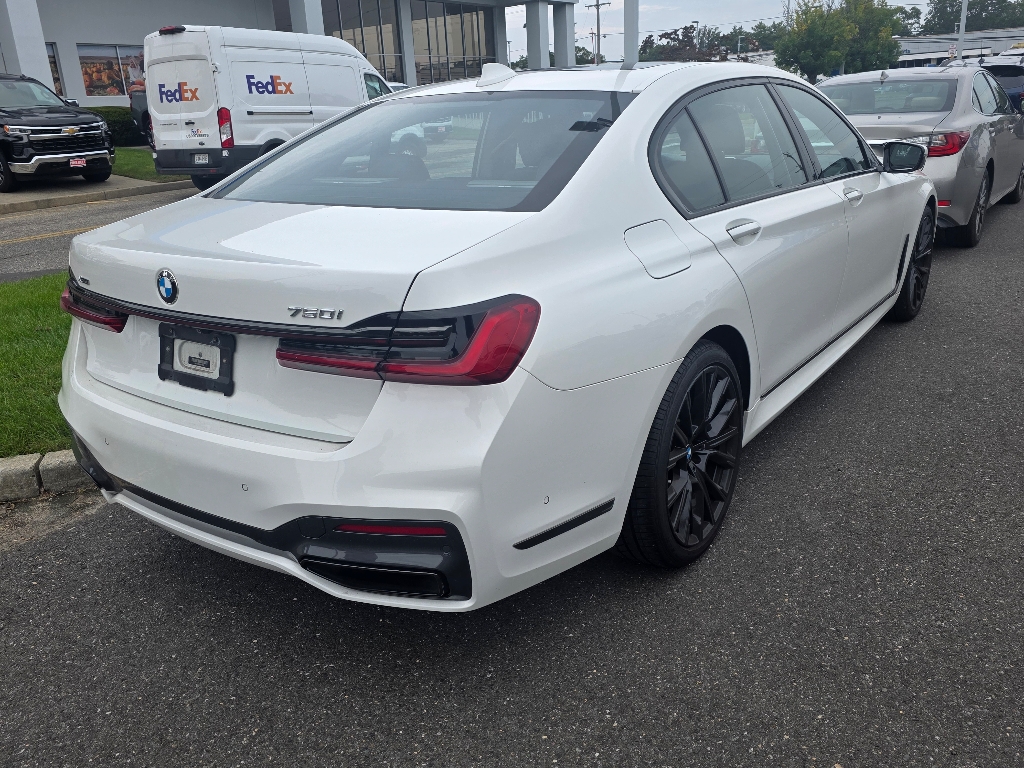 2021 Bmw 750i xDrive photo 3