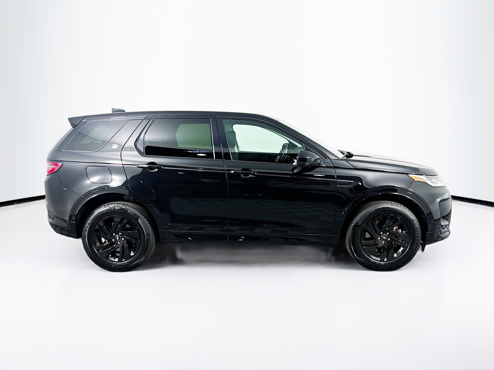 2024 Land Rover Discovery Sport S photo 4