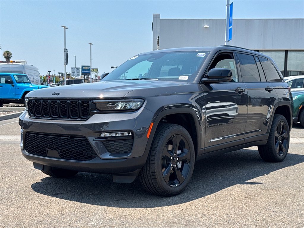 2025 Jeep Grand Cherokee Limited photo 3