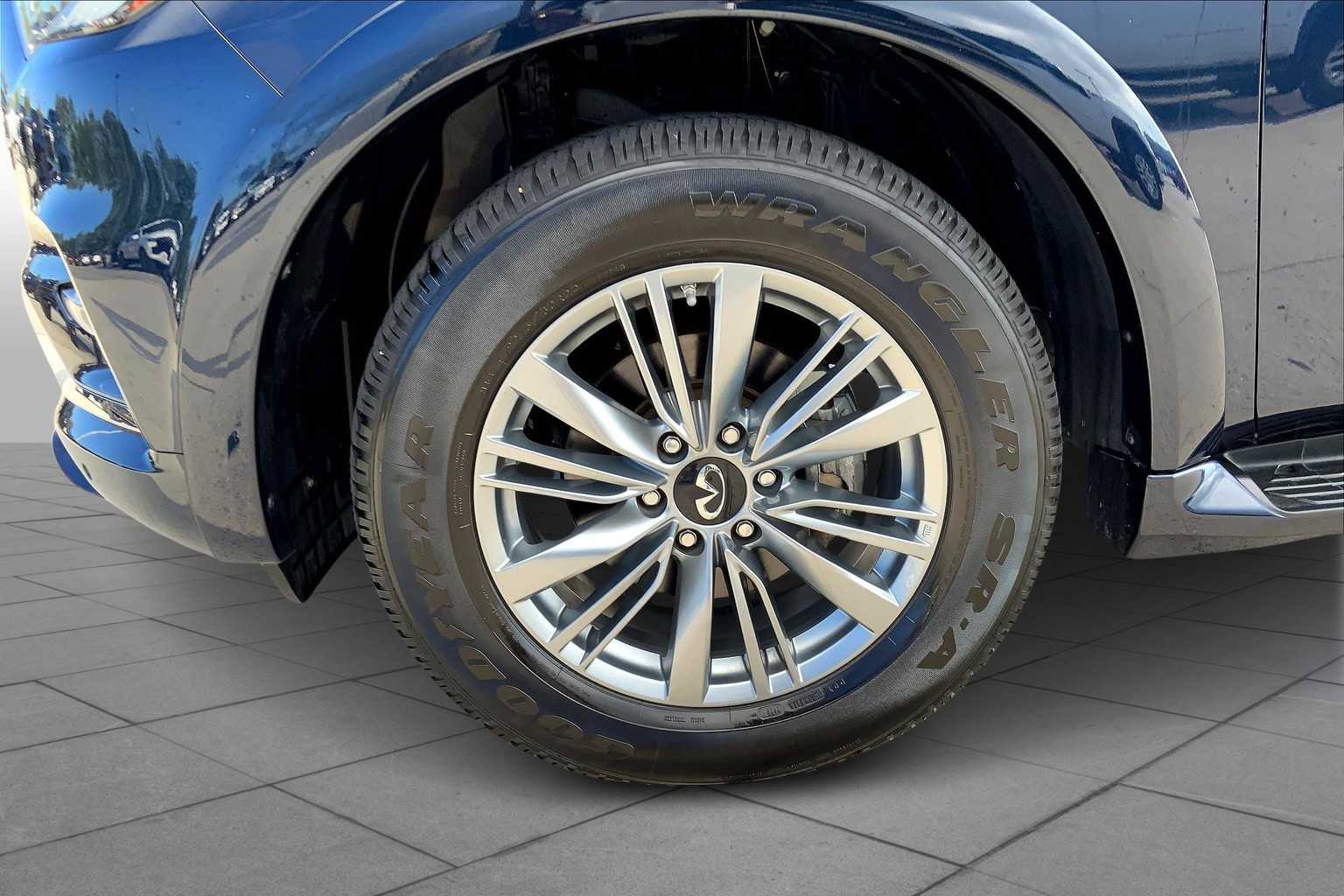 2022 Infiniti QX80 Luxe photo 10