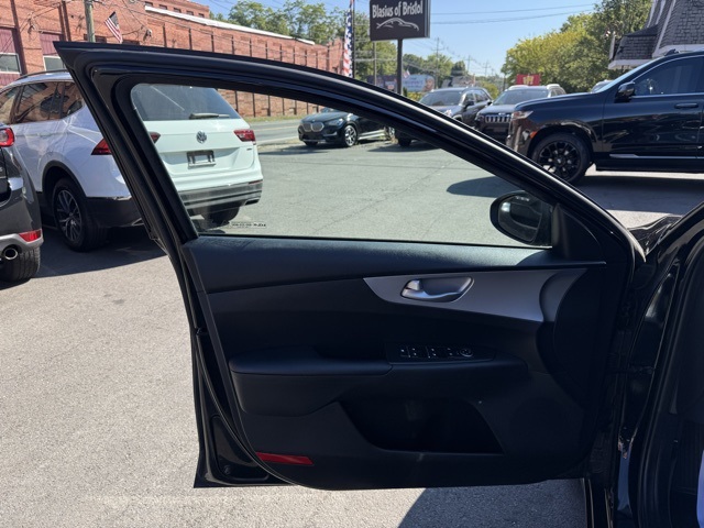 2023 Kia Forte LXS photo 18