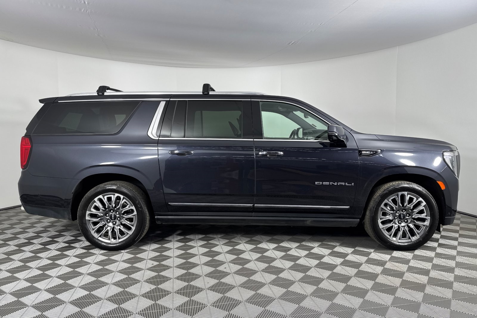 2023 Gmc Yukon XL Denali Ultimate photo 3